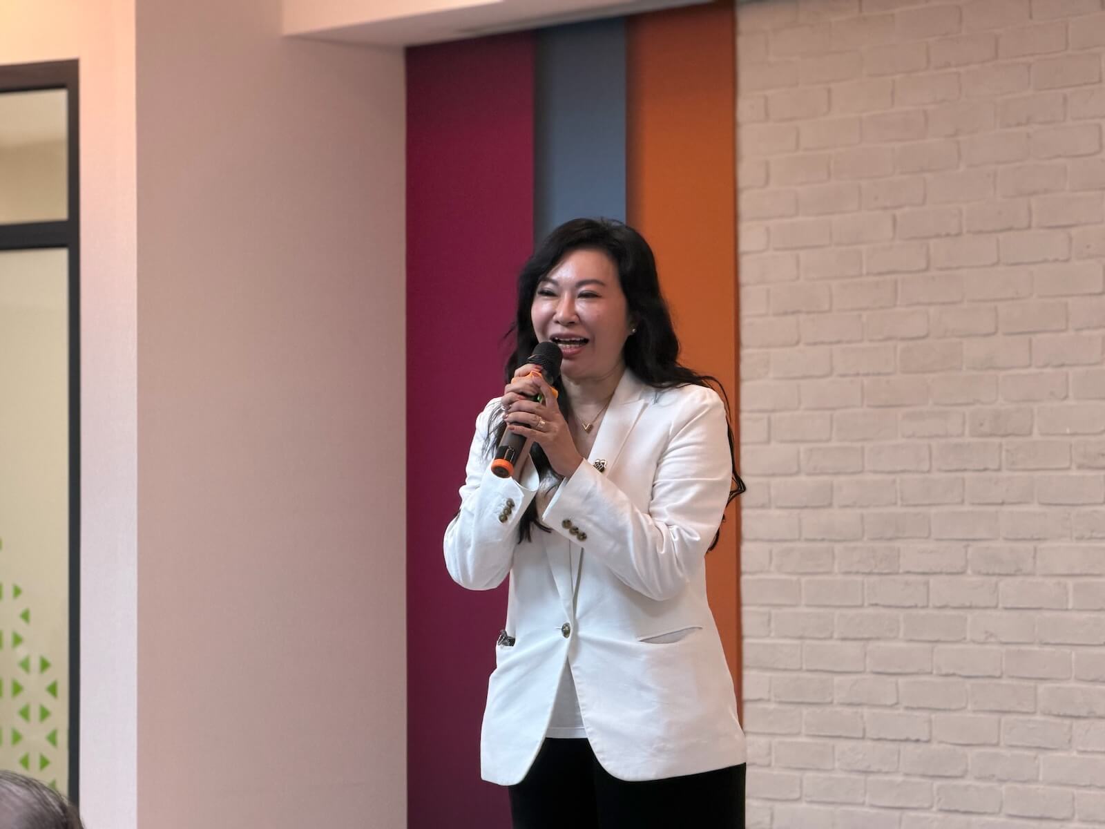 藥師公會全國聯合會理事長、前立法委員林憶君於成立大會上致詞
