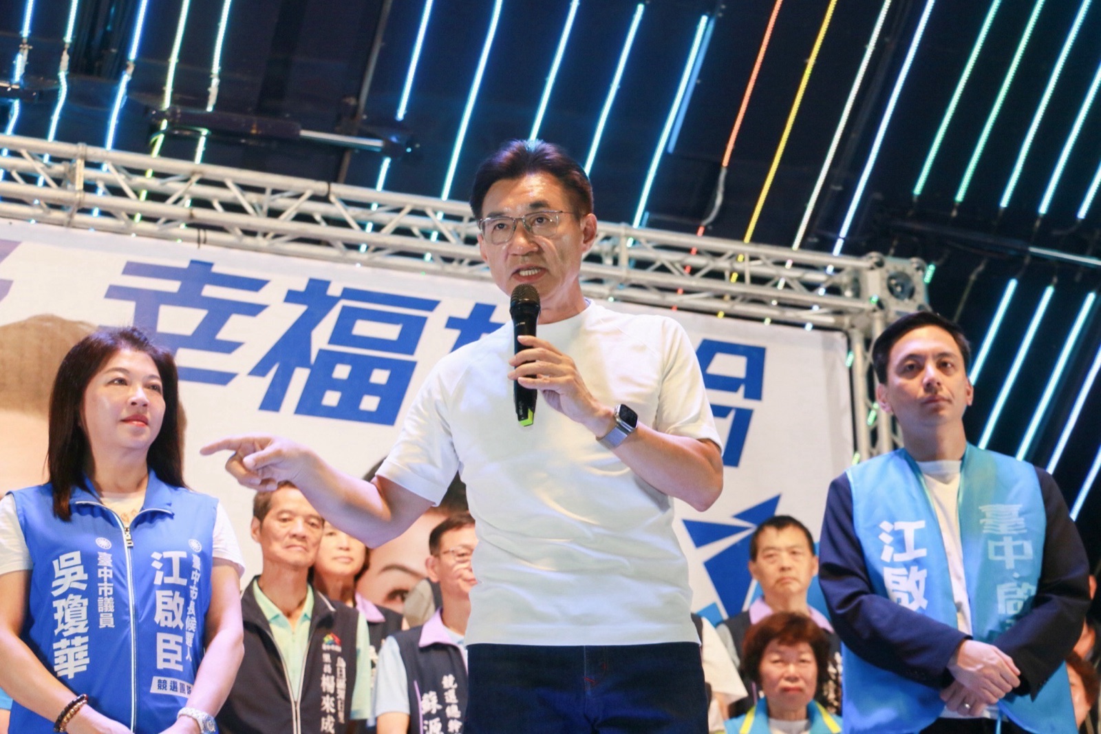 江啟臣在說明會上說明「20分鐘生活圈」與烏日交通升級規劃