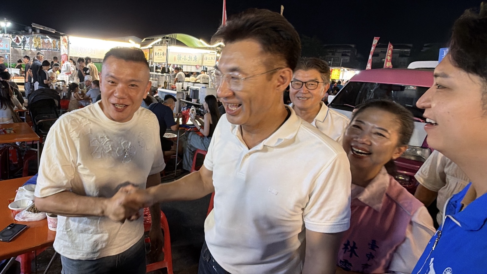 江啟臣巧遇民眾黨市議員江和樹，兩人開心握手寒暄