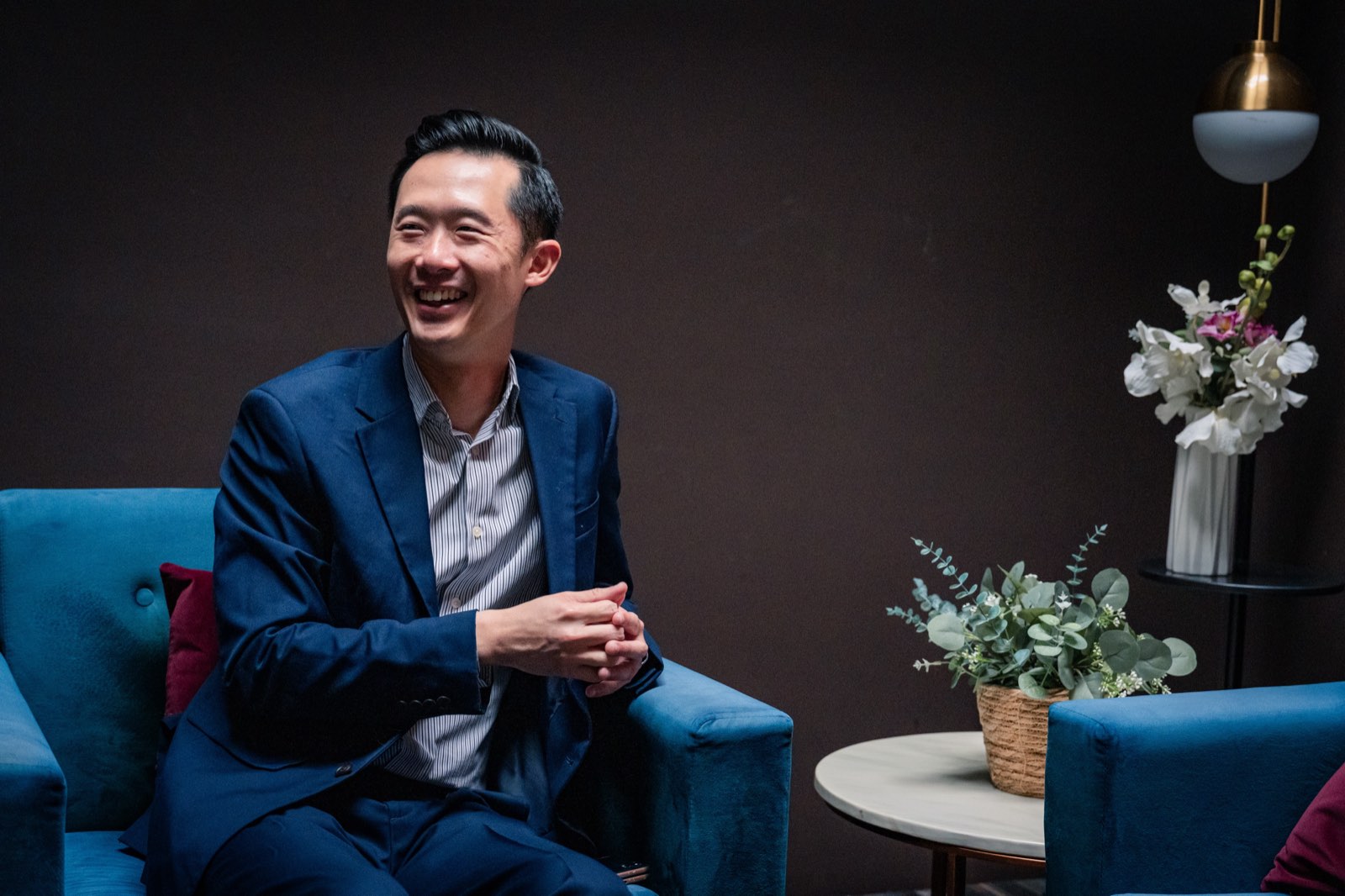 Darren 在店內受訪時開懷大笑